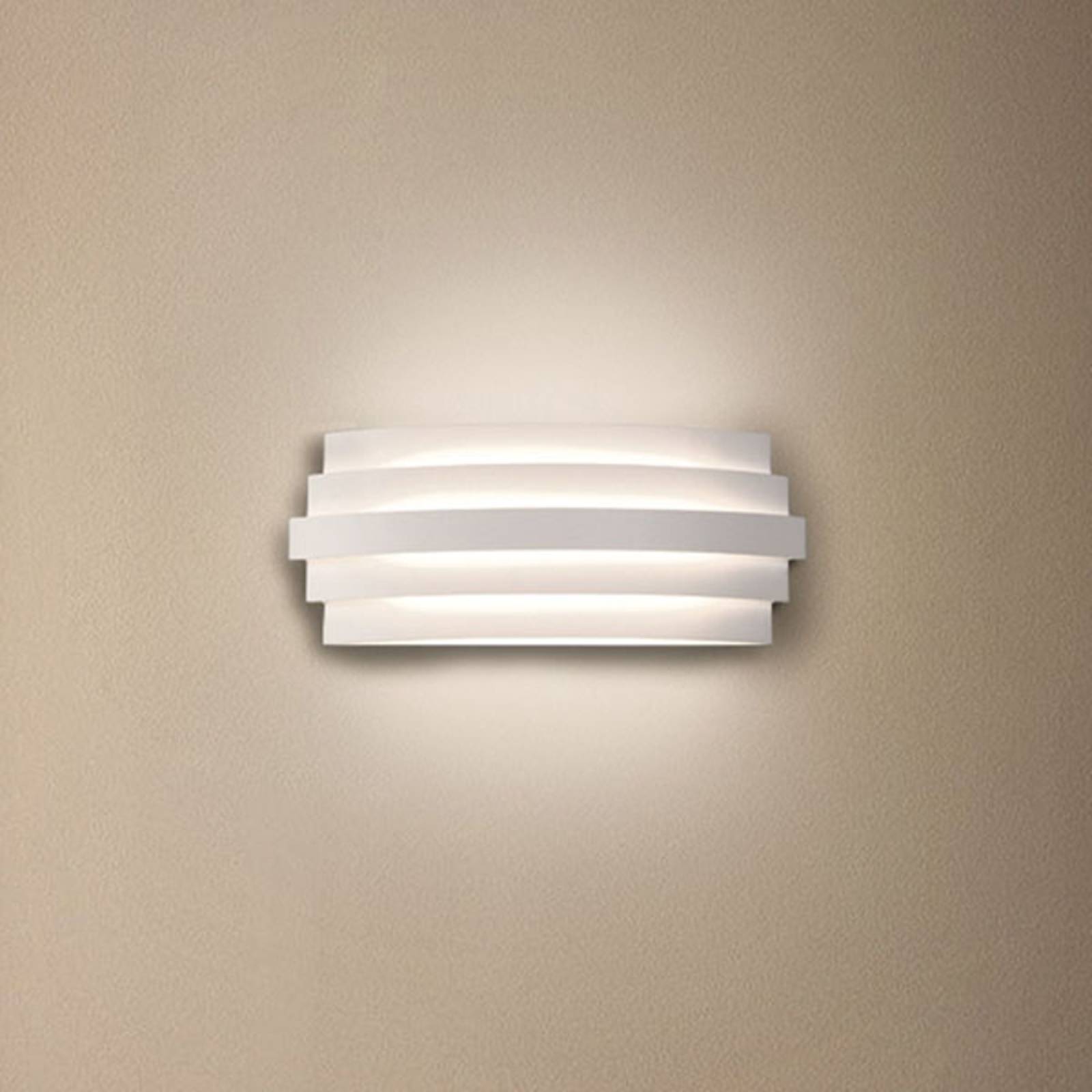 Applique LED Luxur blanche en éventail diffusant une lumière indirecte