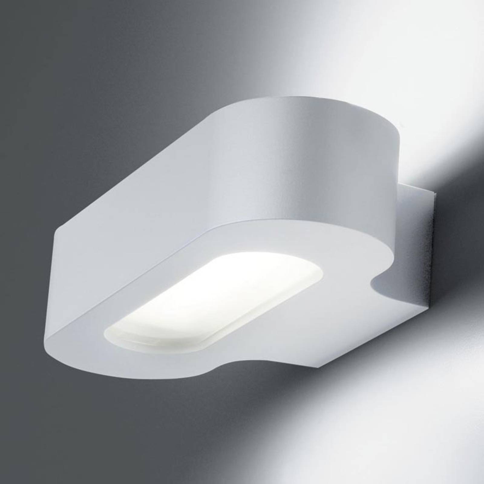 Applique LED Artemide Talo blanche au dessin sobre et épuré — vue 2