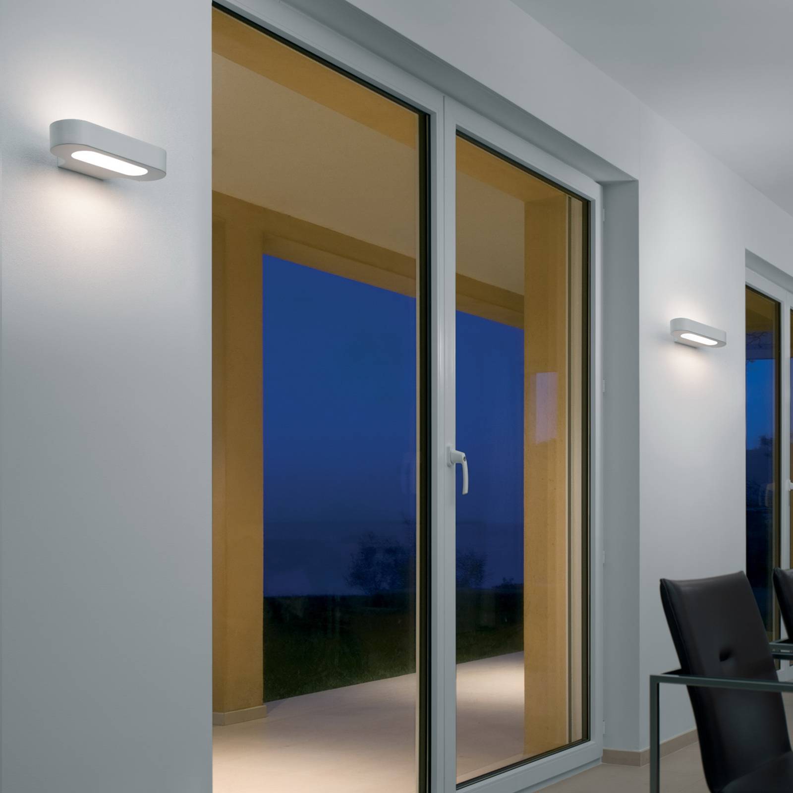 Applique LED Artemide Talo blanche au dessin sobre et épuré