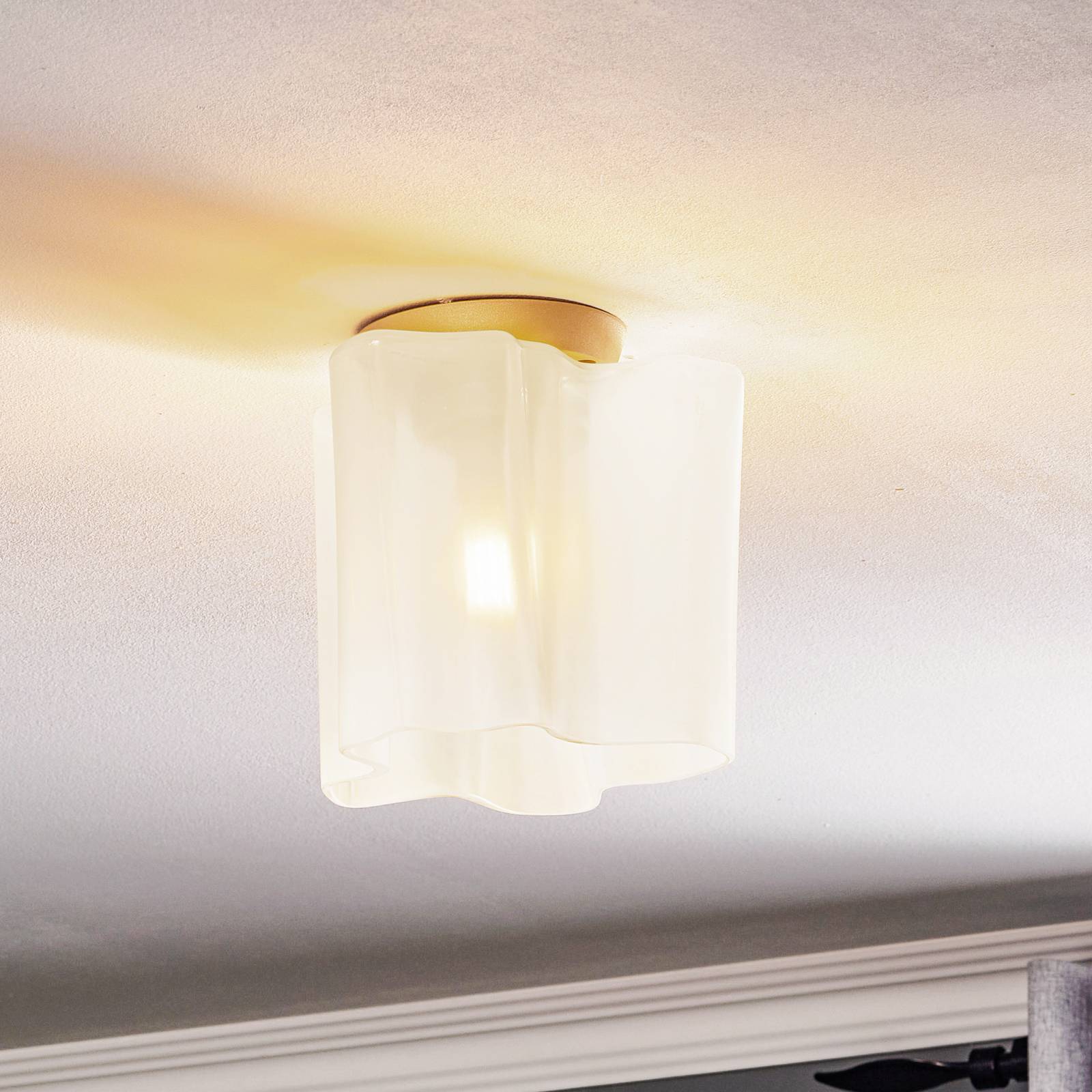 Artemide Logico Micro plafonnier en verre plissé, format carré compact