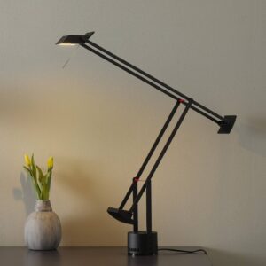 Lampe à poser Artemide Tizio au bras articulé et à lumière LED réglable