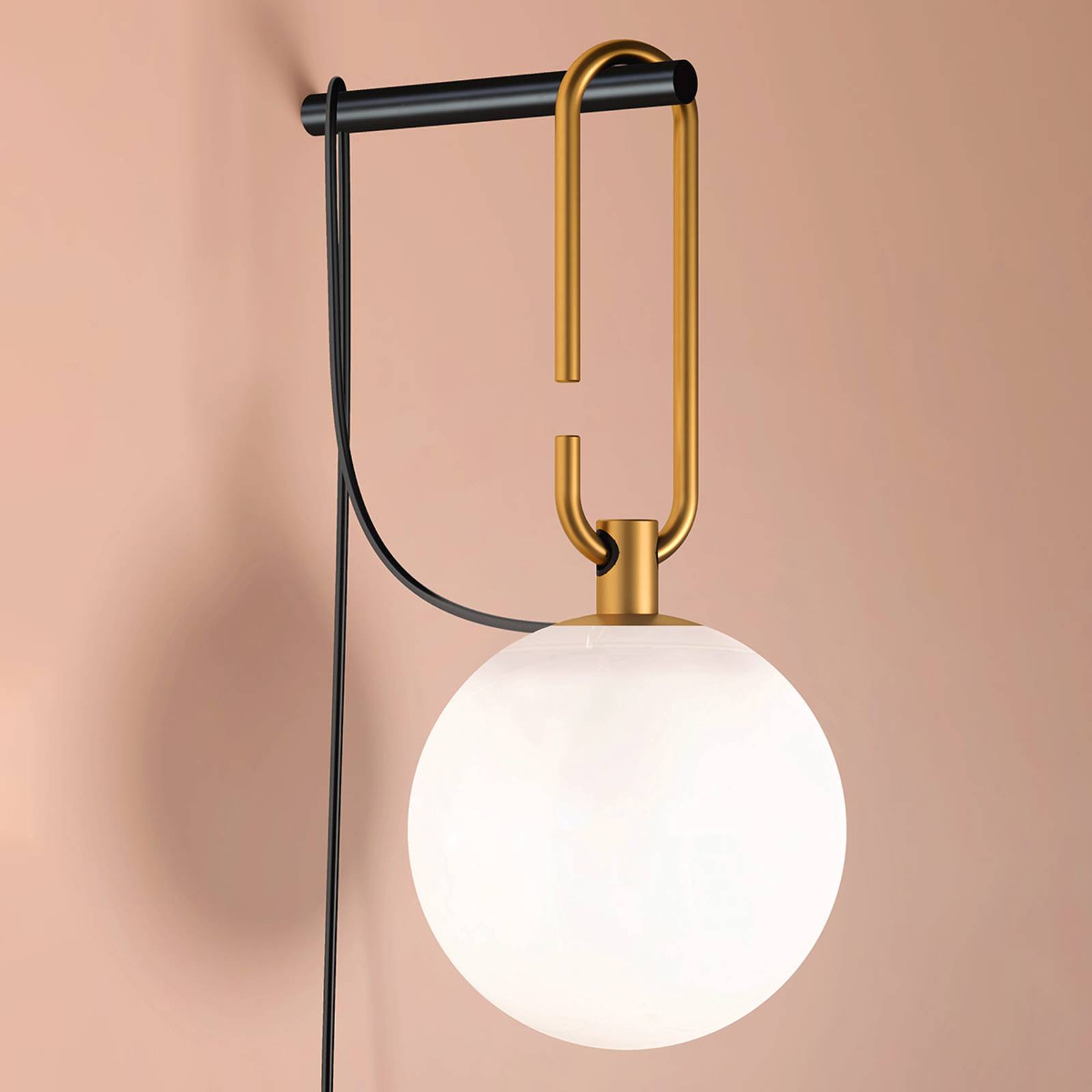 Applique Artemide nh Wall avec globe blanc soufflé et structure métallique