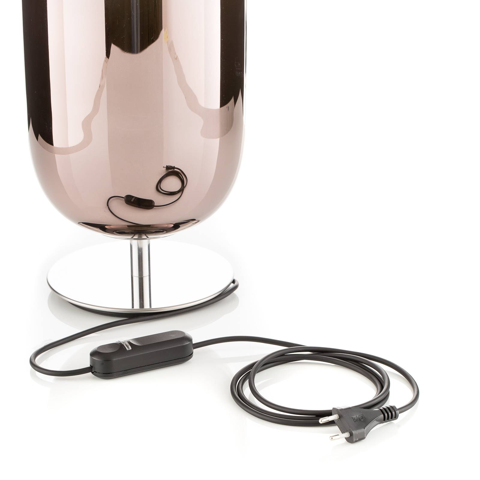Lampe à poser Artemide Gople en verre cuivré et argenté sur un meuble — vue 4