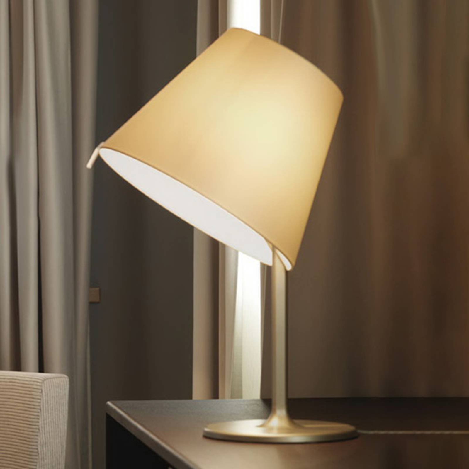 Lampe à poser Artemide Melampo bronze et écru avec abat-jour orientable