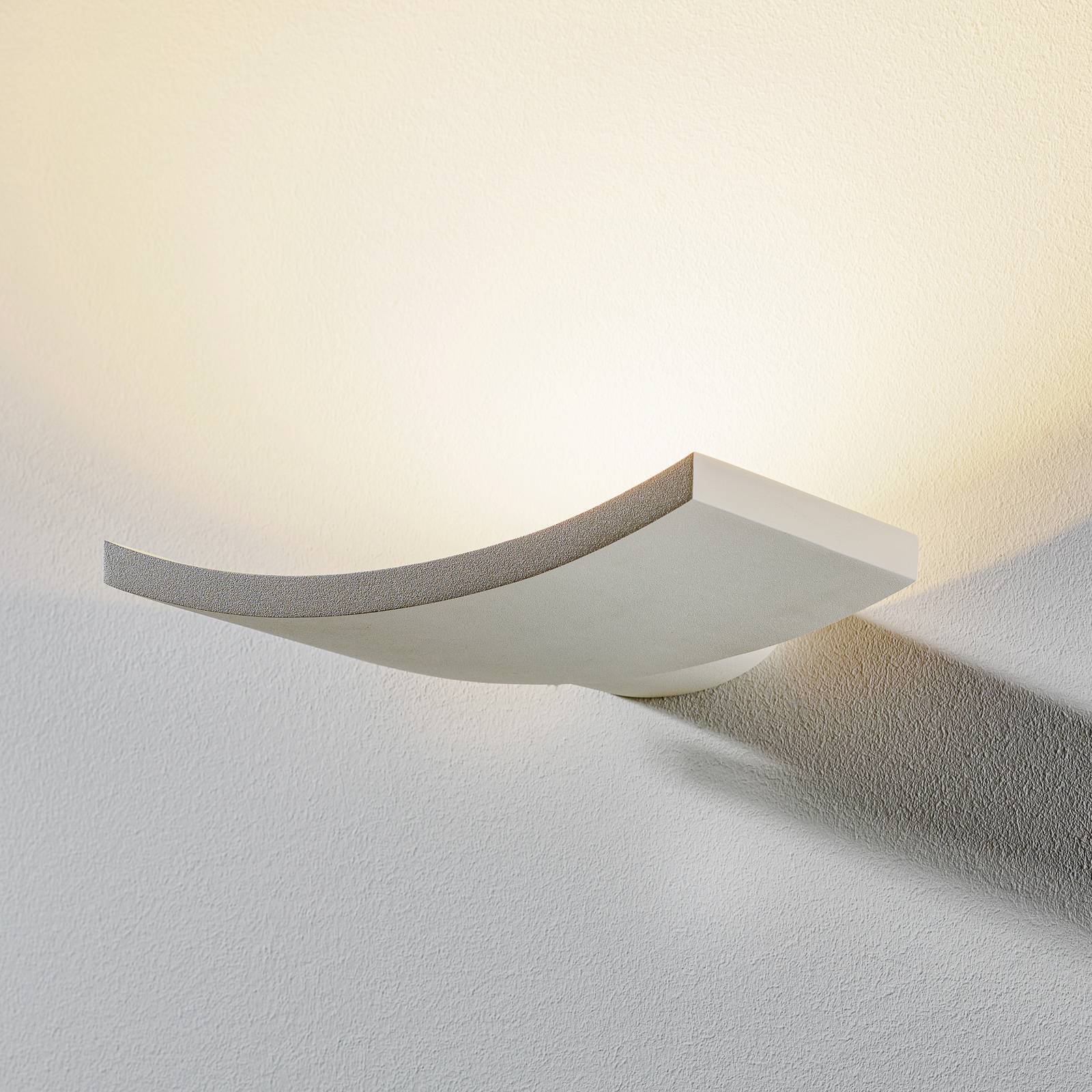 Applique LED Artemide Microsurf, silhouette plate et ondulée pour lumière indirecte