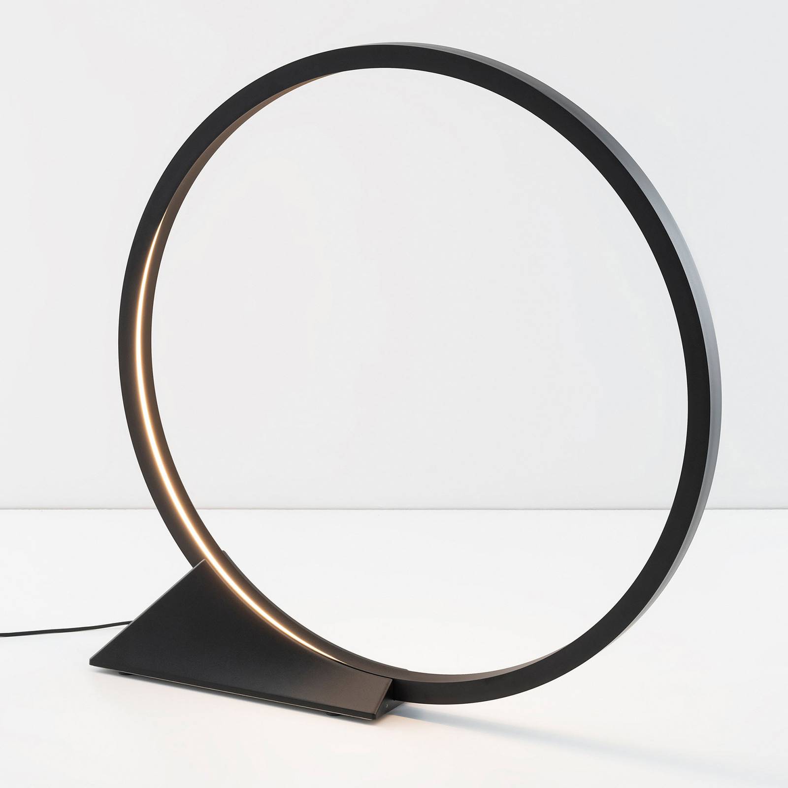 Lampadaire Artemide O à anneau lumineux LED et commande par application — vue 2