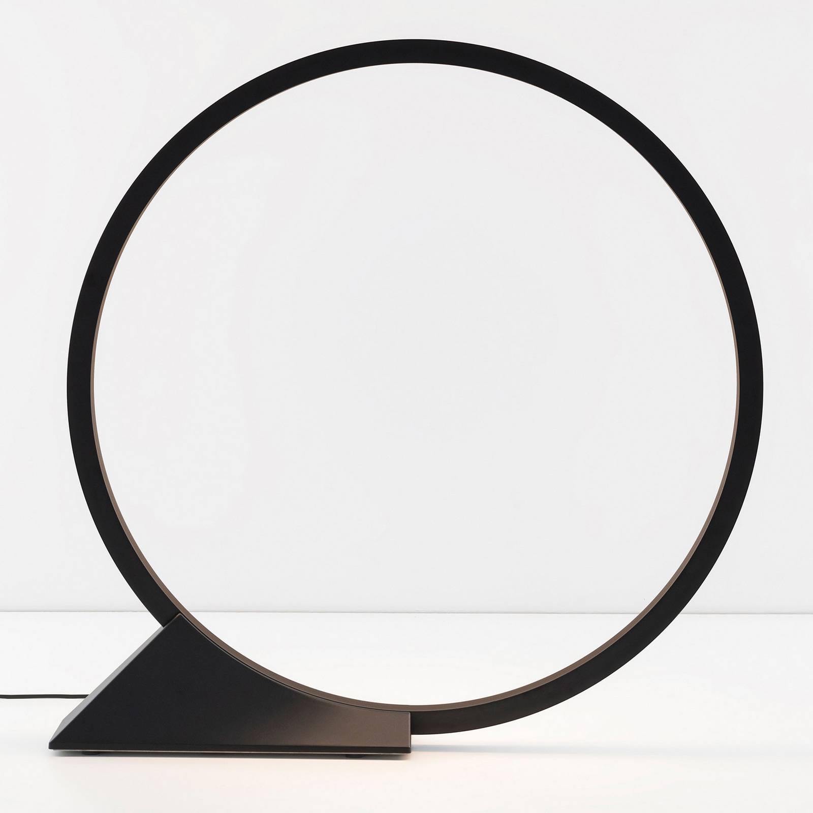 Lampadaire Artemide O à anneau lumineux LED et commande par application — vue 3