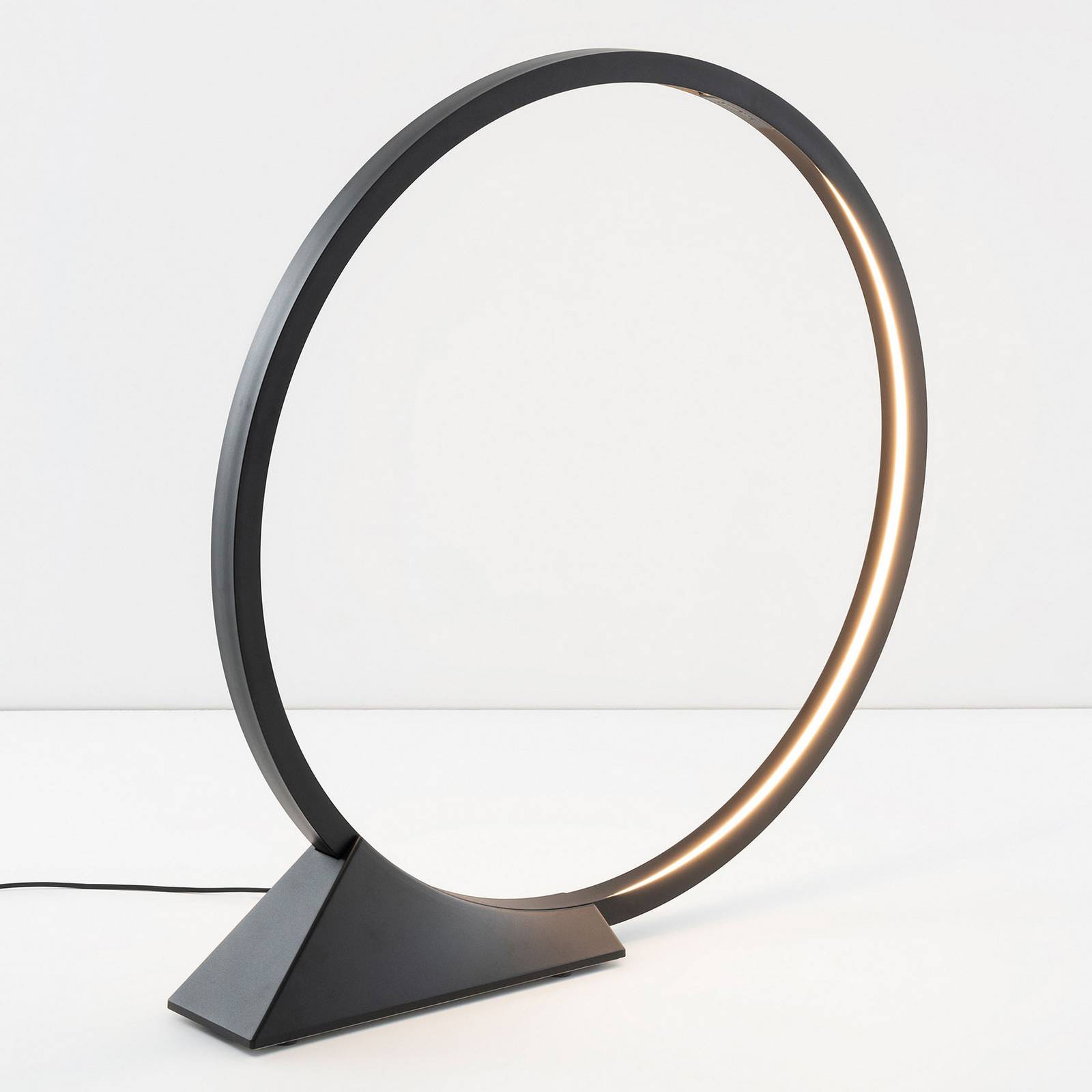 Lampadaire Artemide O à anneau lumineux LED et commande par application — vue 4