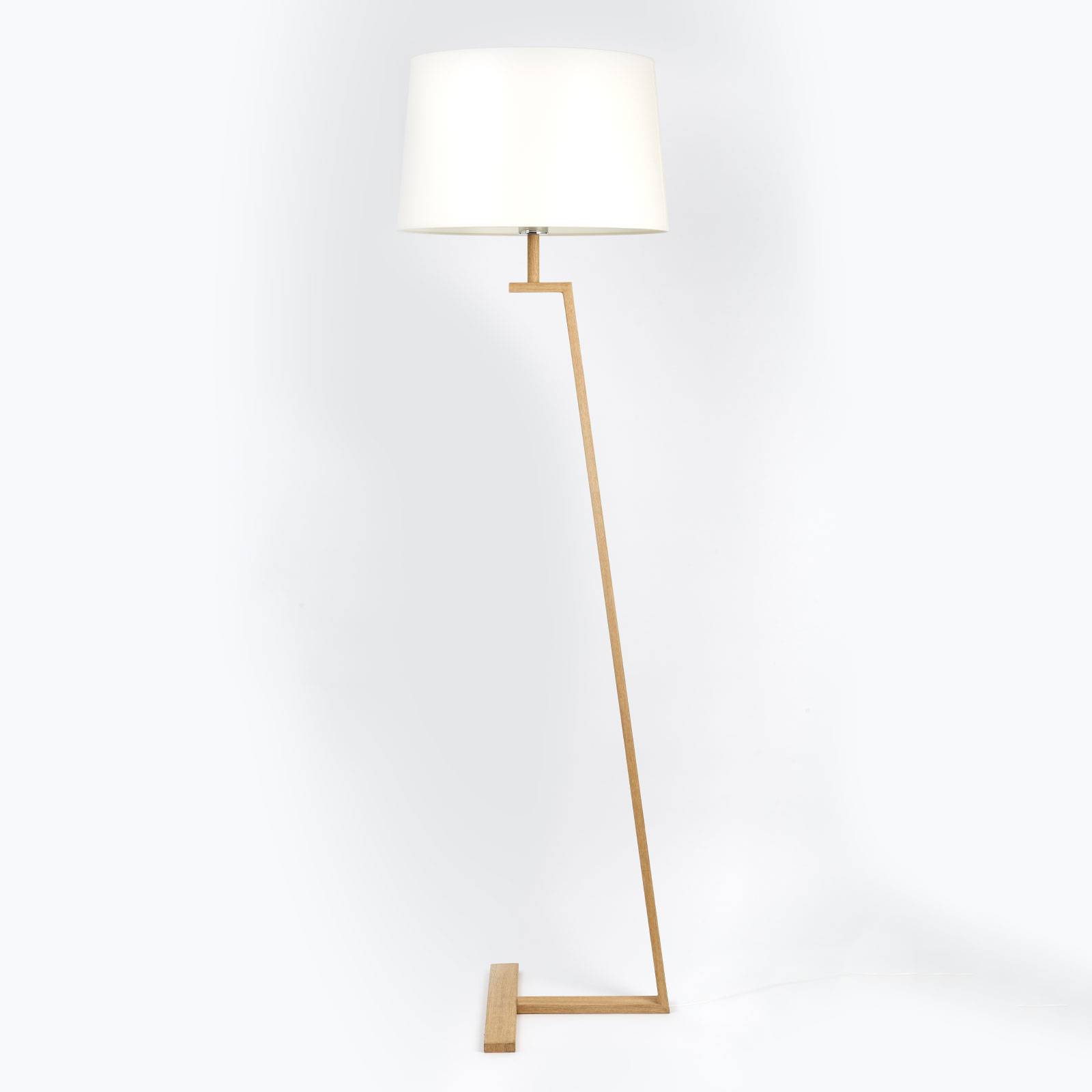 Lampadaire Aluminor Memphis avec abat-jour textile blanc crème et pied en bois clair — vue 2