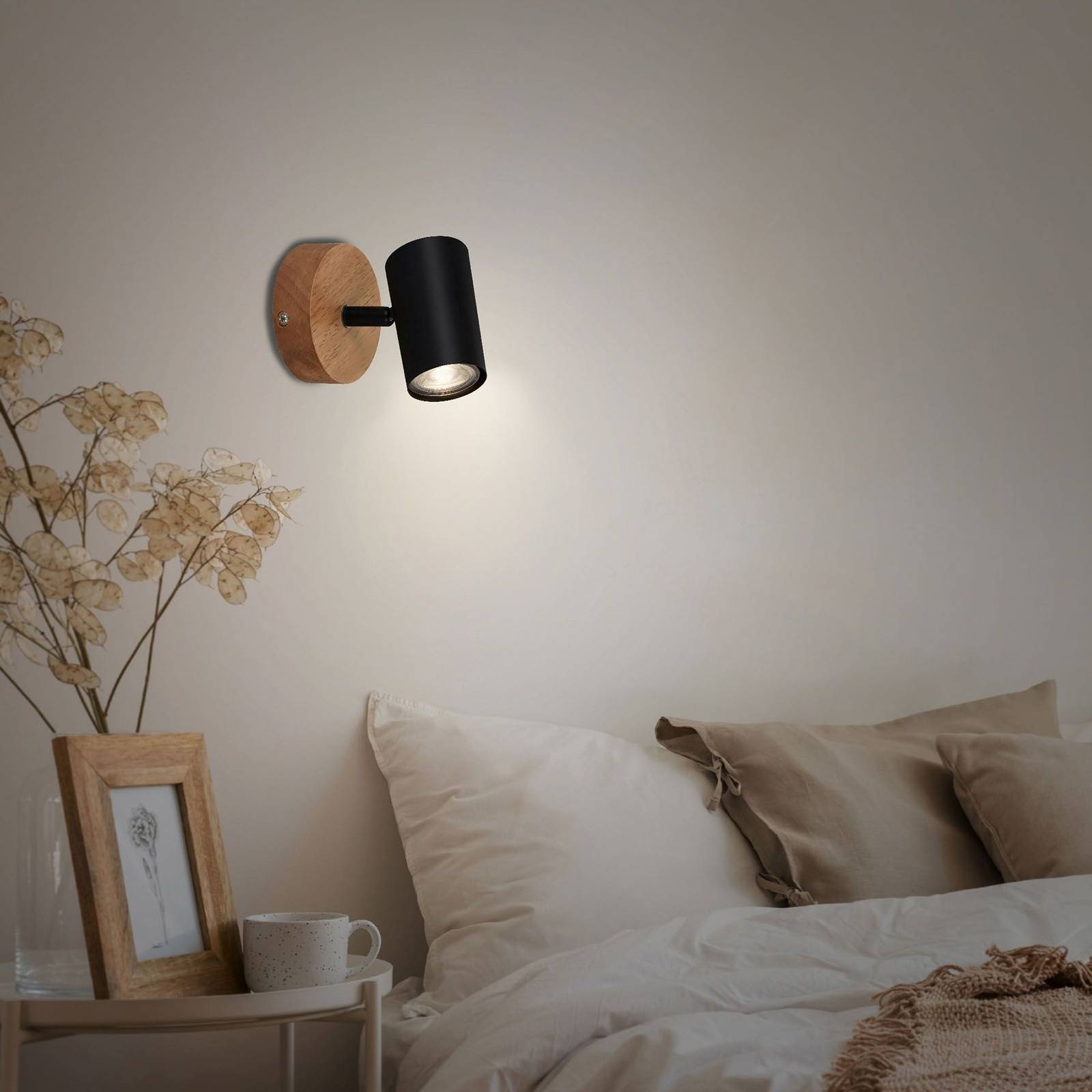 Spot mural Briloner Muritz avec base en bois naturel et tête orientable — vue 2