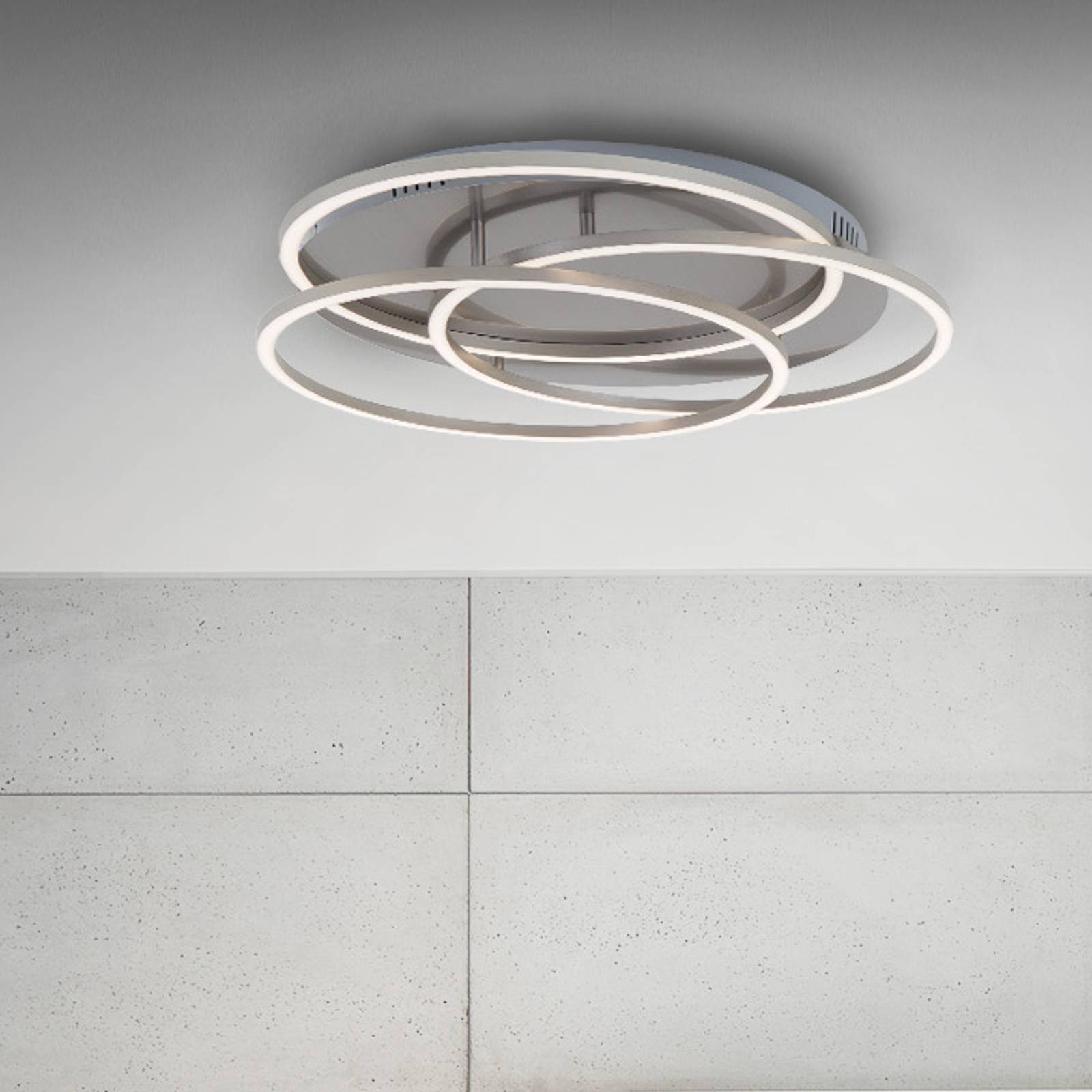 Plafonnier LED Briloner Frames à trois cercles lumineux fixé au plafond