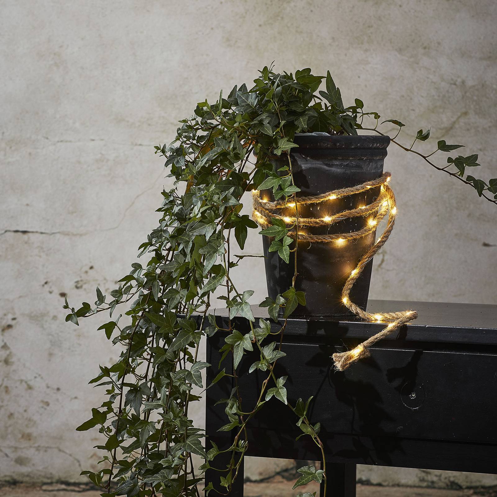 Guirlande lumineuse Jutta en corde de jute avec ses LED blanc chaud — vue 2