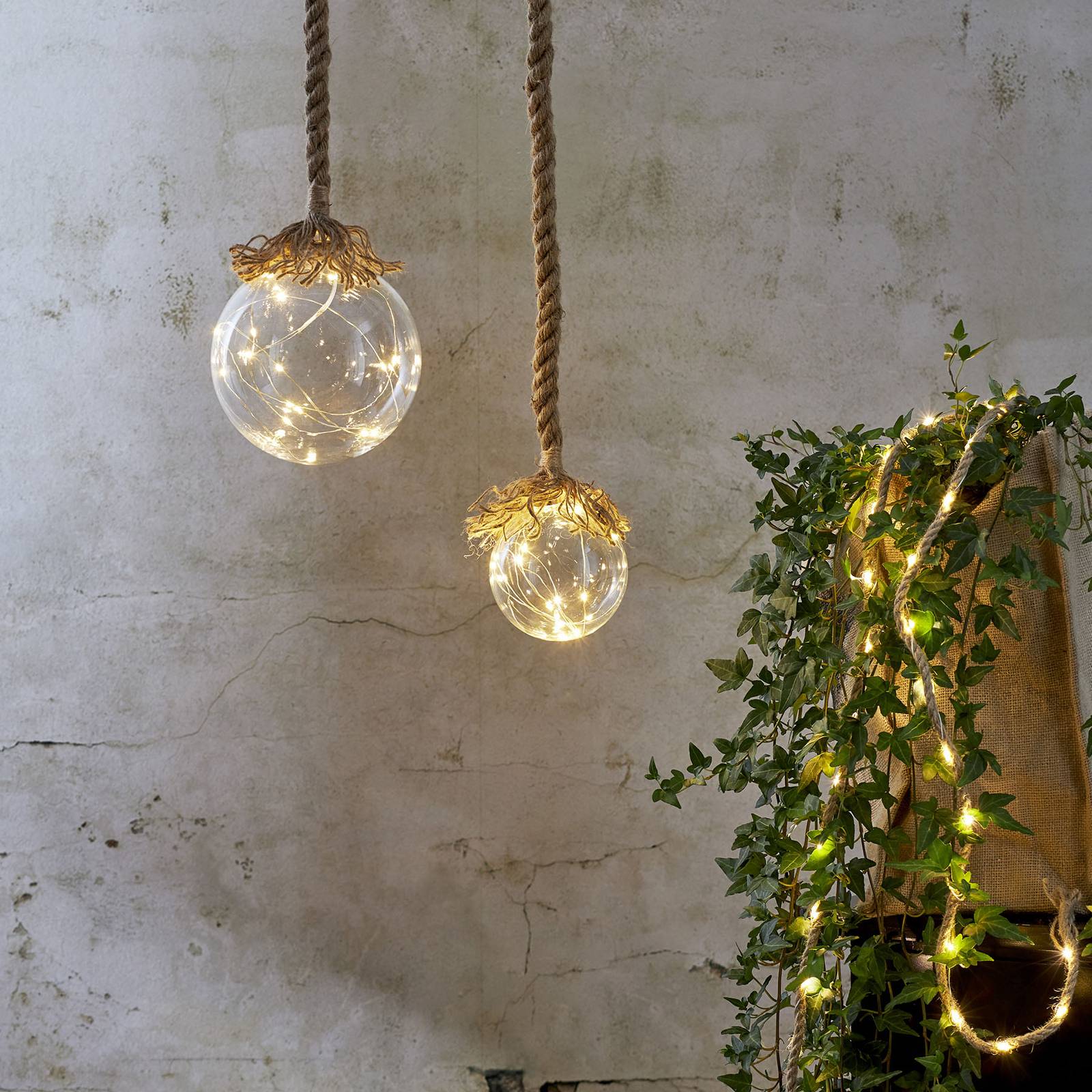 Guirlande lumineuse Jutta en corde de jute avec ses LED blanc chaud — vue 3
