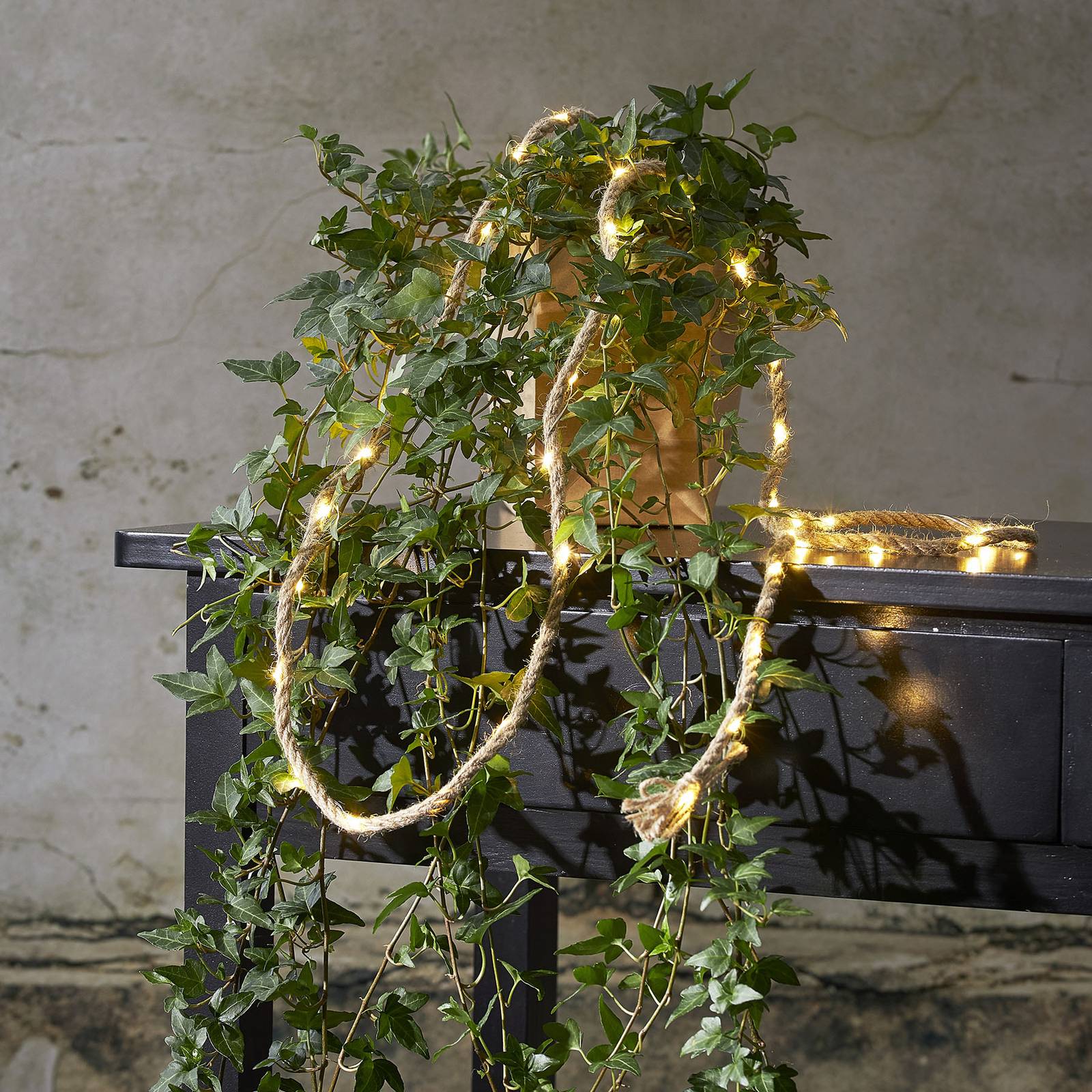 Guirlande lumineuse Jutta en corde de jute avec ses LED blanc chaud