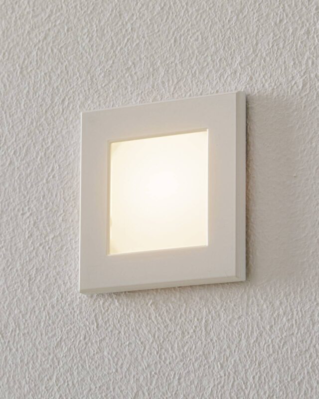 Applique encastrable BEGA Accenta carrée à cadre blanc pour balisage intérieur