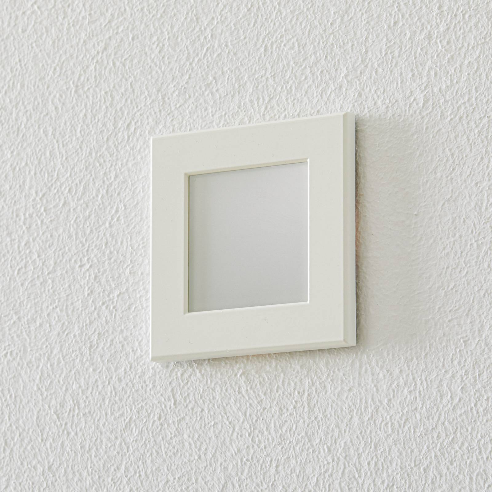 BEGA Accenta applique carrée à cadre blanc avec diffuseur en verre de sécurité — vue 2