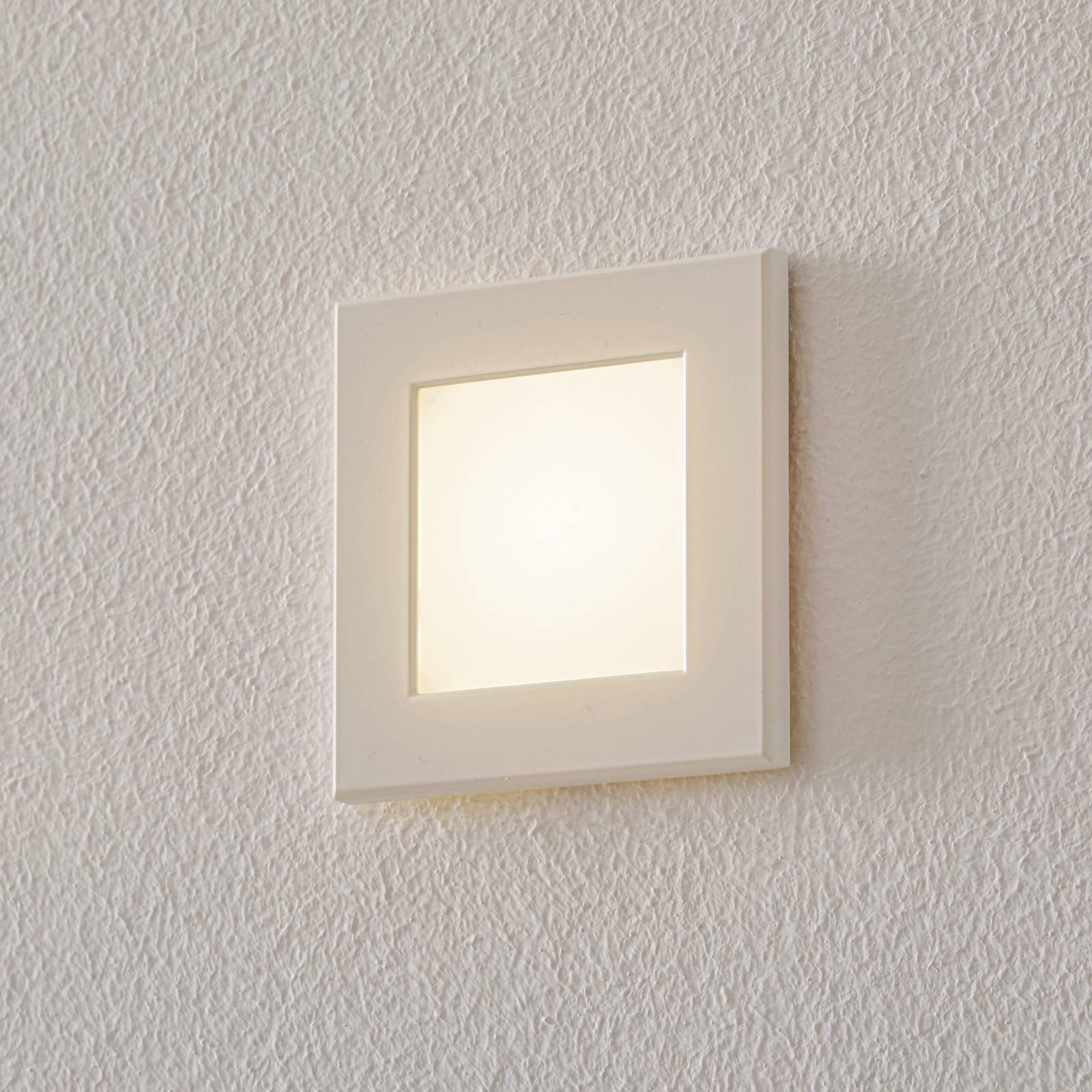 BEGA Accenta applique carrée à cadre blanc avec diffuseur en verre de sécurité