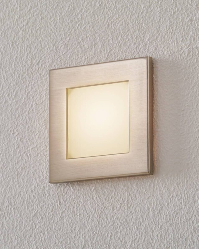 Applique BEGA Accenta angulaire à cadre acier, éclairage LED d’orientation 160 lm