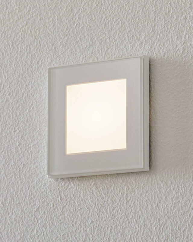 Applique BEGA Accenta carrée encastrable avec verre opale et anneau blanc