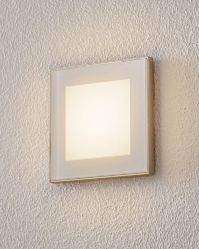 Applique BEGA Accenta encastrable carrée avec anneau en acier et façade opale