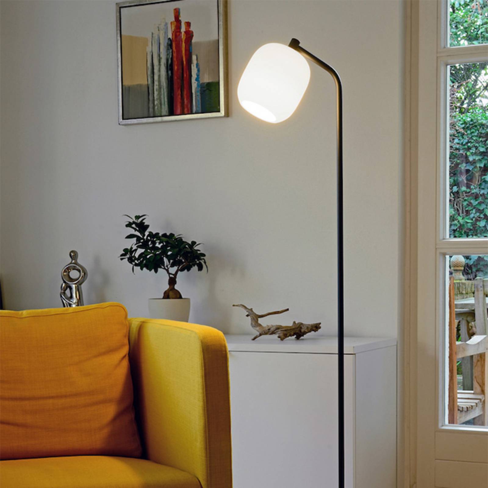 Lampadaire Casablanca Murea arqué, support anthracite et abat-jour en verre opale