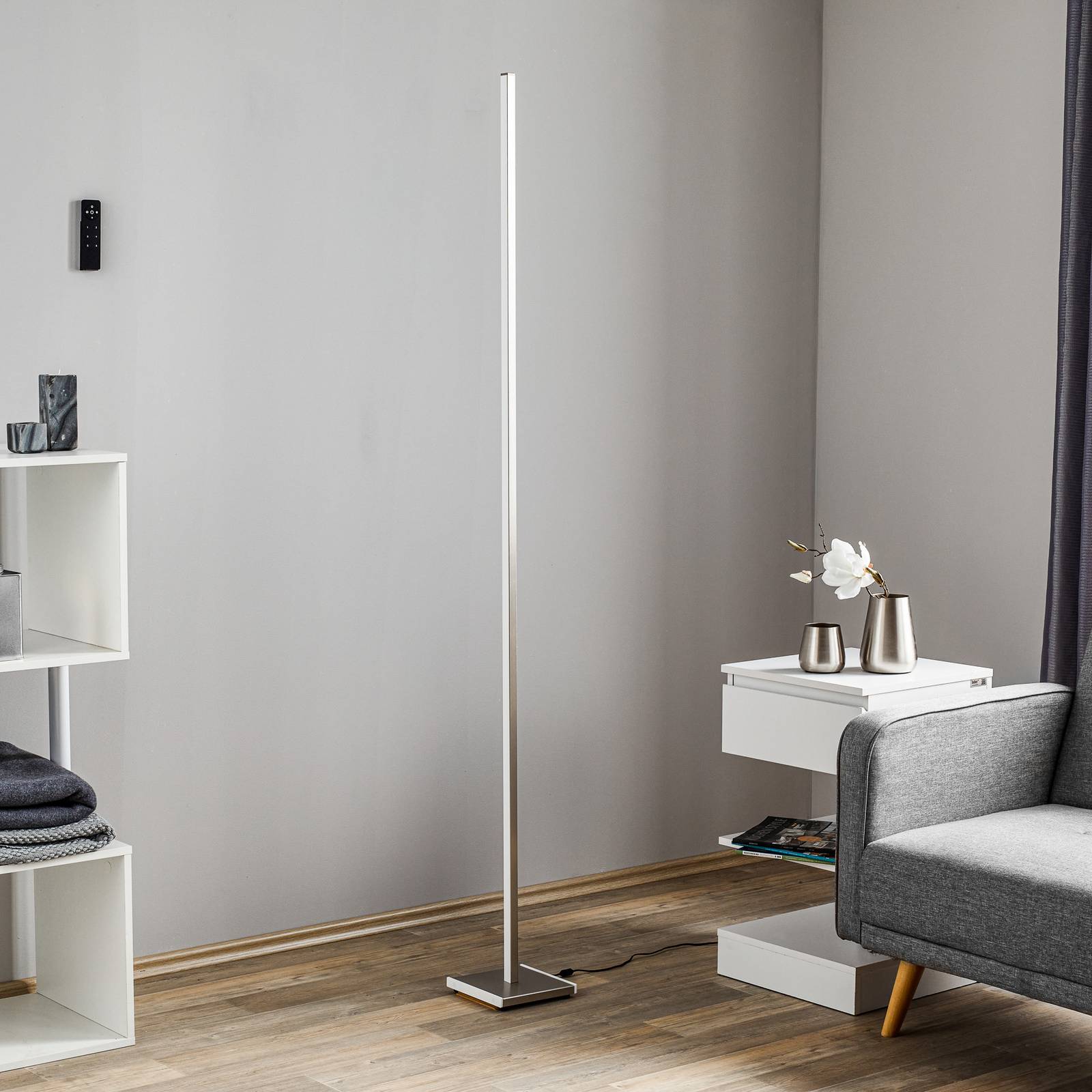 Lampadaire LED Orix blanc avec ruban intégré et télécommande — vue 2