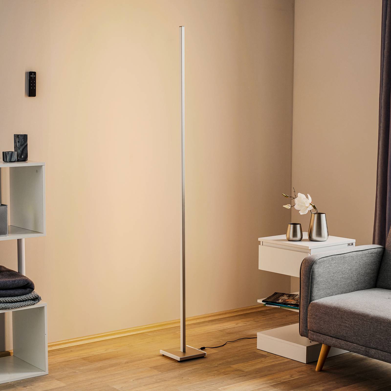 Lampadaire LED Orix blanc avec ruban intégré et télécommande