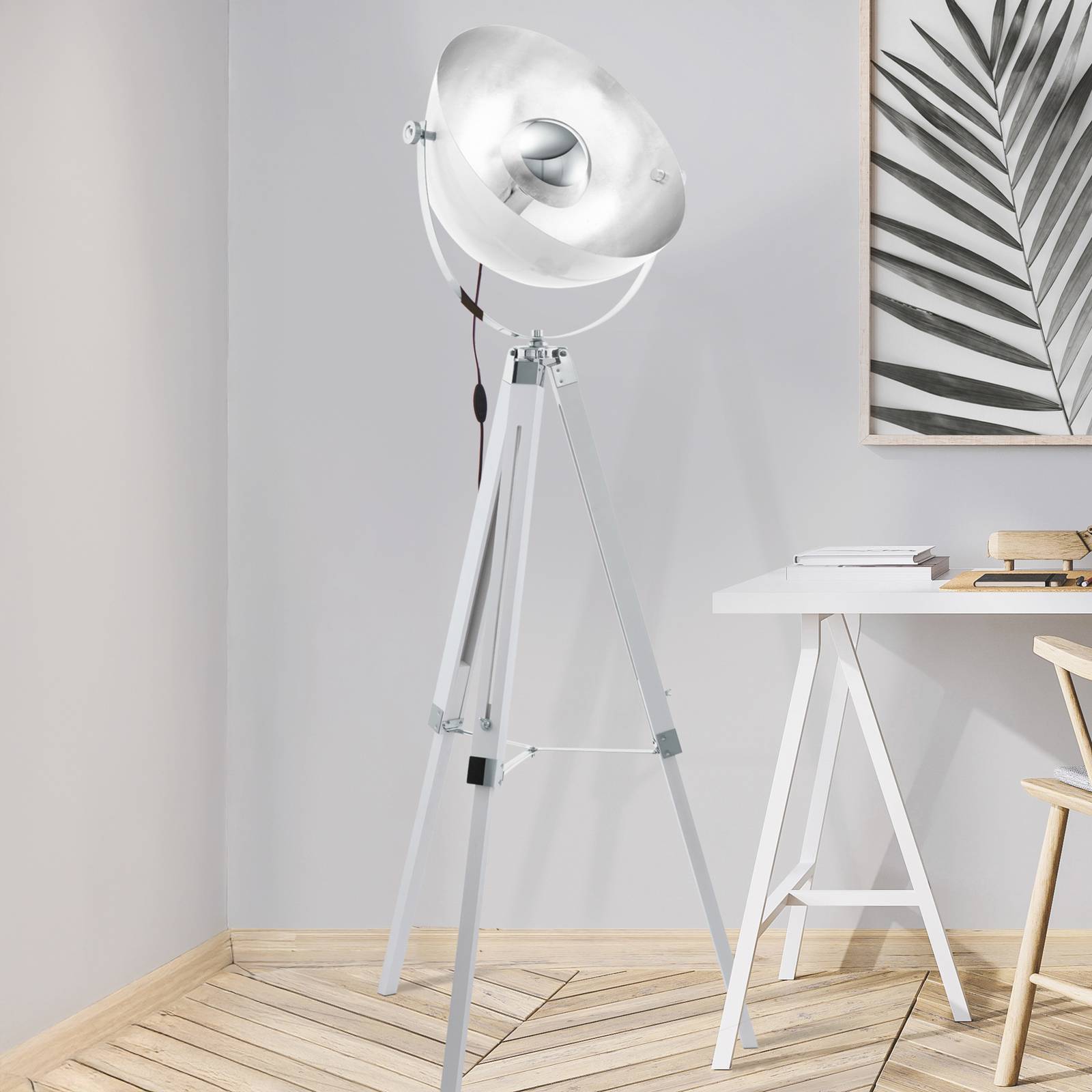 Lampadaire EGLO Covaleda avec trépied en bois et abat-jour argenté
