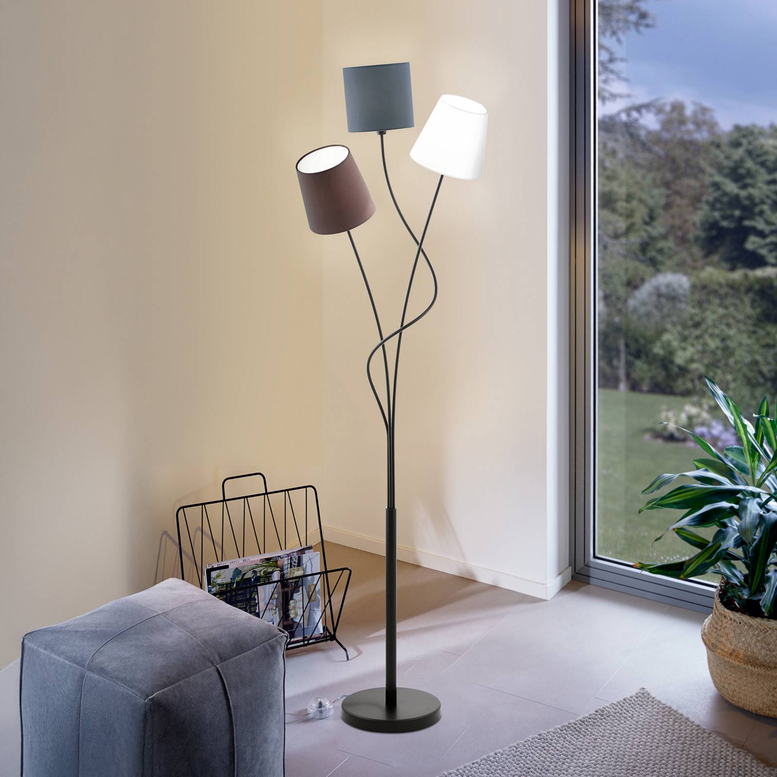 Lampadaire EGLO Maronda noir avec trois abat-jour en tissu blanc brun anthracite