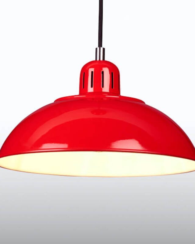 Suspension Franklin rouge en métal avec abat-jour rétro et intérieur blanc
