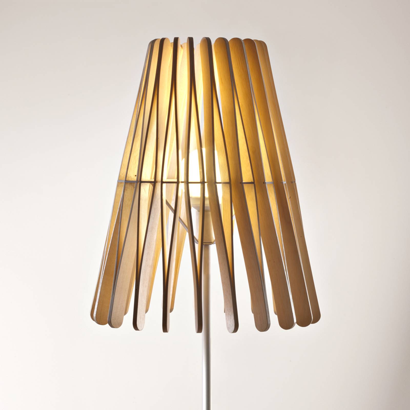 Lampadaire Fabbian Stick conique en bois d’ayous avec tige métallique — vue 2