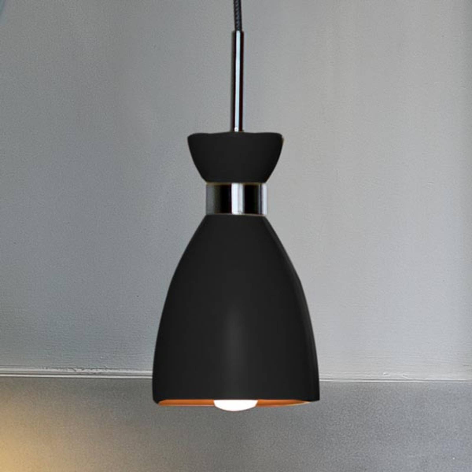Suspension FARO BARCELONA Retro noire et dorée avec détails chromés