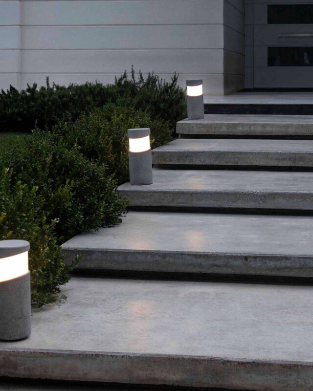Potelet Faro Barcelona Block en béton avec diffuseur blanc laiteux extérieur