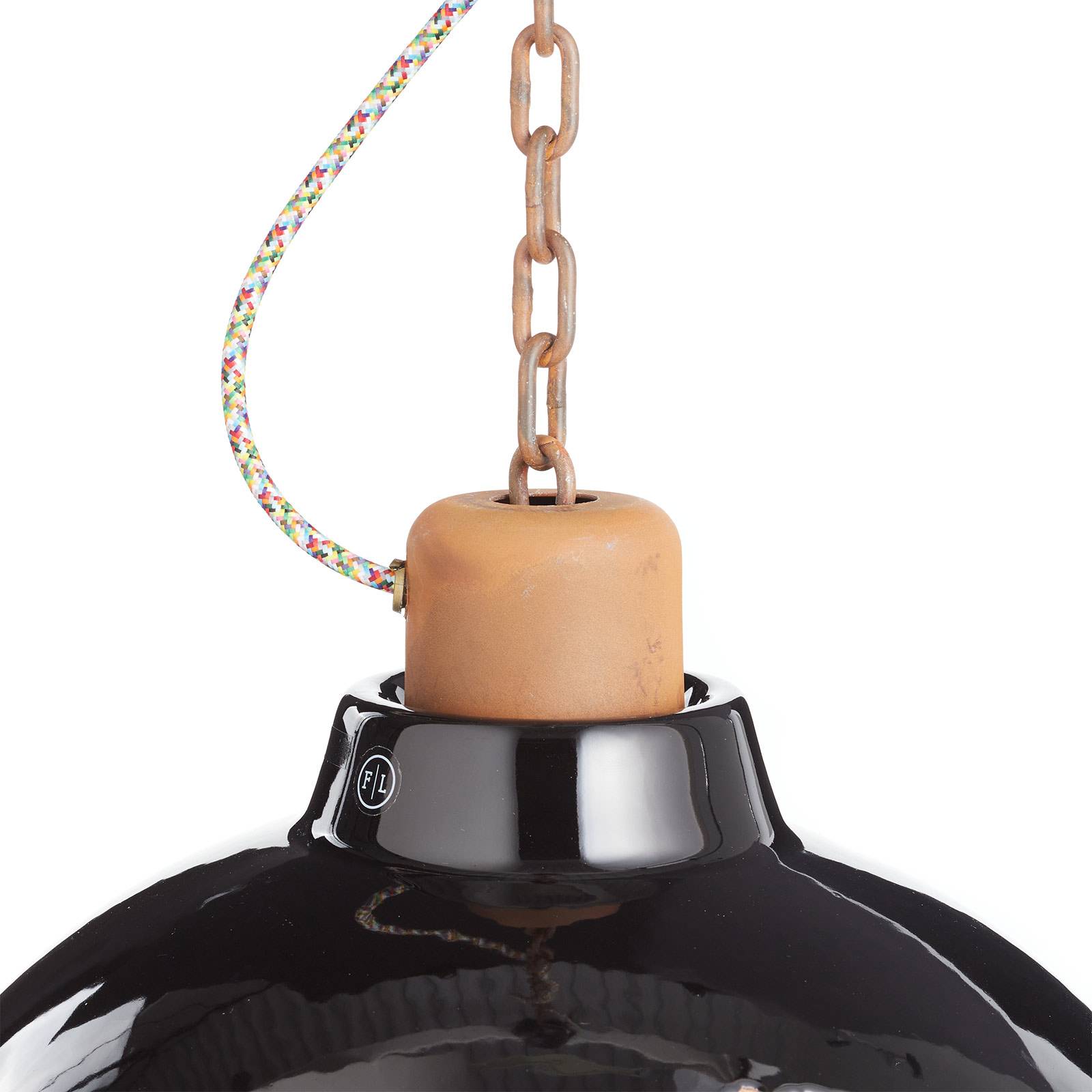 Suspension Ferroluce C1680 noire avec grand dôme en céramique patinée — vue 3