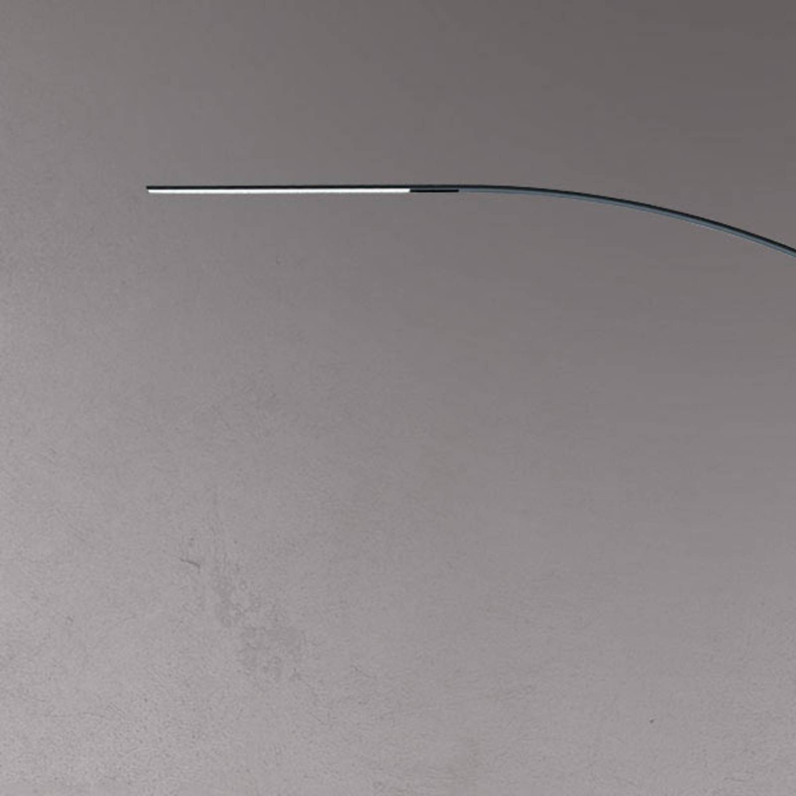 Lampadaire Fontana Arte Yumi à grand arc et éclairage LED intégré — vue 2