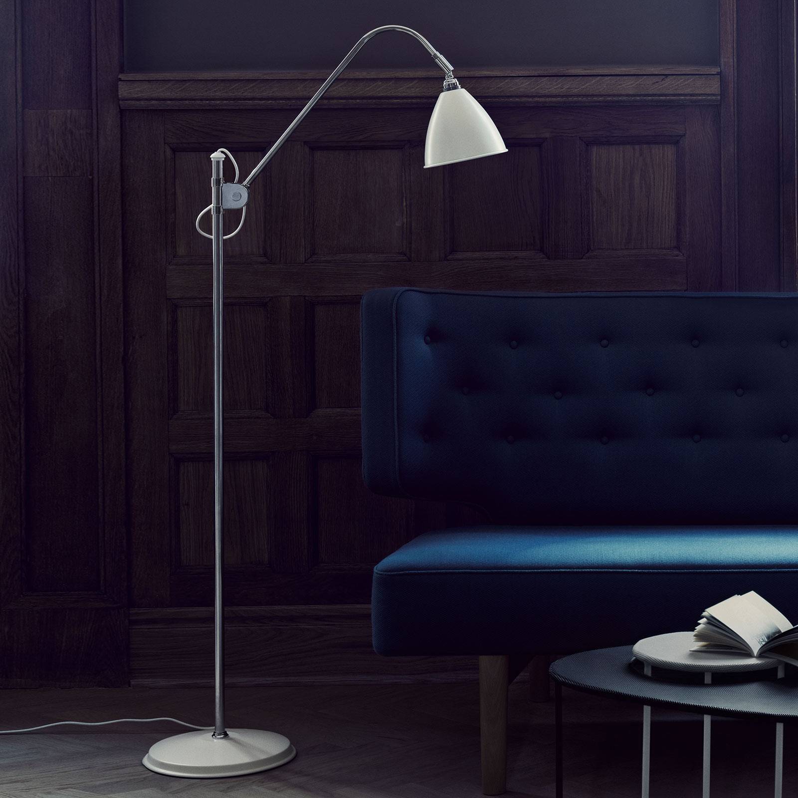 GUBI Bestlite BL3 lampadaire chromé et blanc à structure orientable