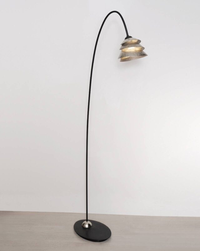 Lampadaire Snail One en fer, abat-jour brun spiralé et pied noir élancé