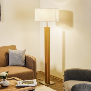 Lampe sur pied HerzBlut Dana en chêne naturel avec abat-jour blanc en tissu
