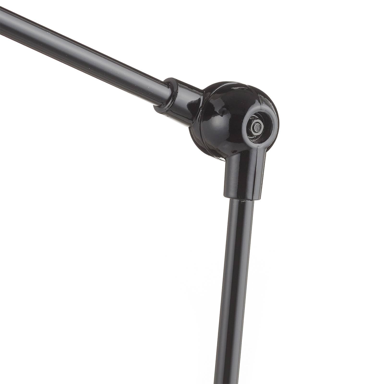 Lampadaire Jieldé Aicler AIC833 noir à bras articulé près d’un fauteuil — vue 3
