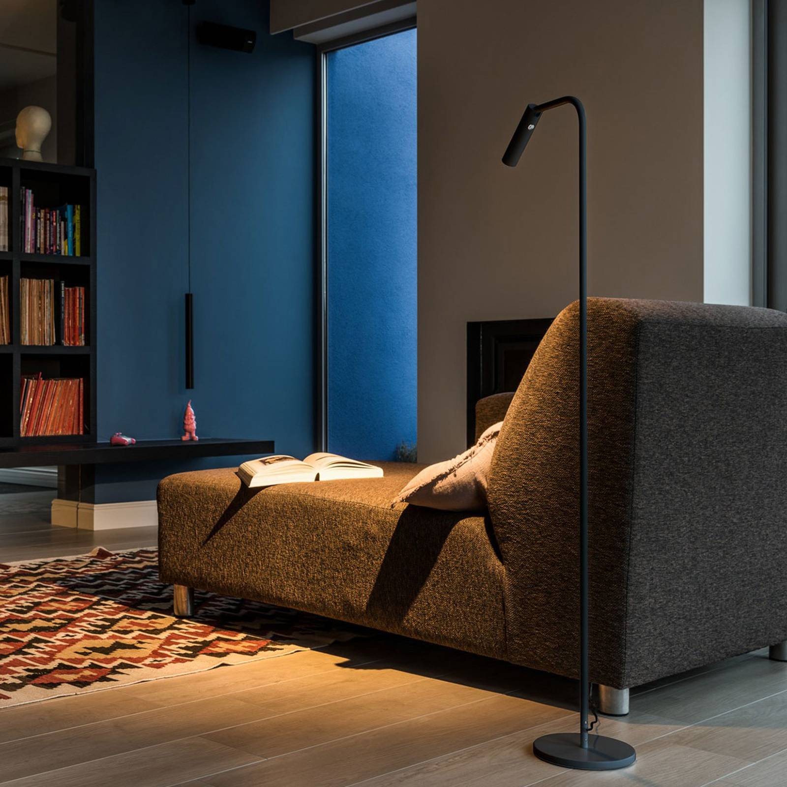 Lampadaire LED Karpo noir avec tête orientable et variateur tactile