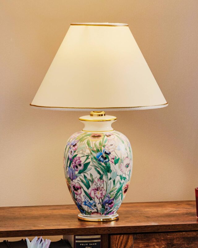 Lampe à poser Giardino Panse en céramique décorée de fleurs et détails dorés
