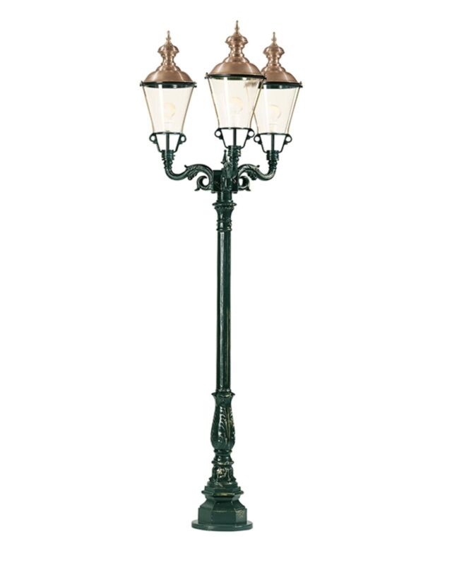 Lampadaire K.S. Verlichting Parijs à trois lampes et capuchons cuivrés pour le jardin