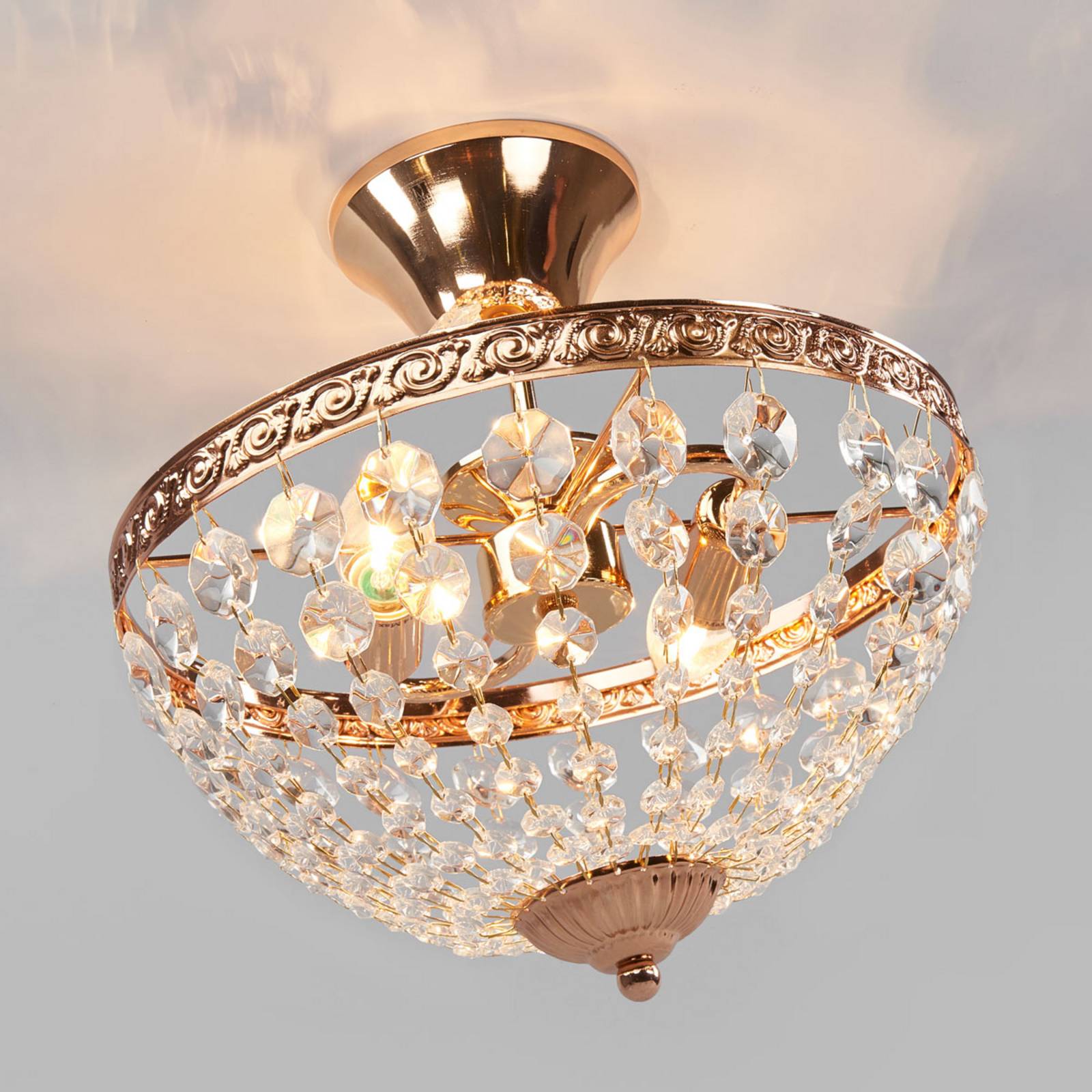 Plafonnier Markslöjd Hanaskog doré avec chaînes de cristal transparentes scintillantes