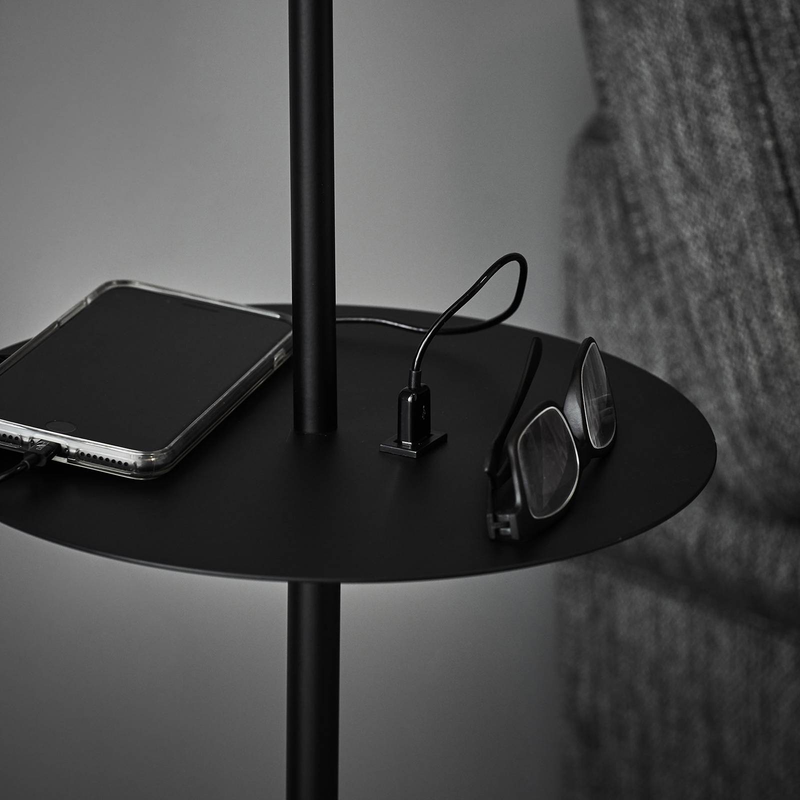 Lampadaire Markslöjd Linear noir avec chargeur USB pour intérieur — vue 3
