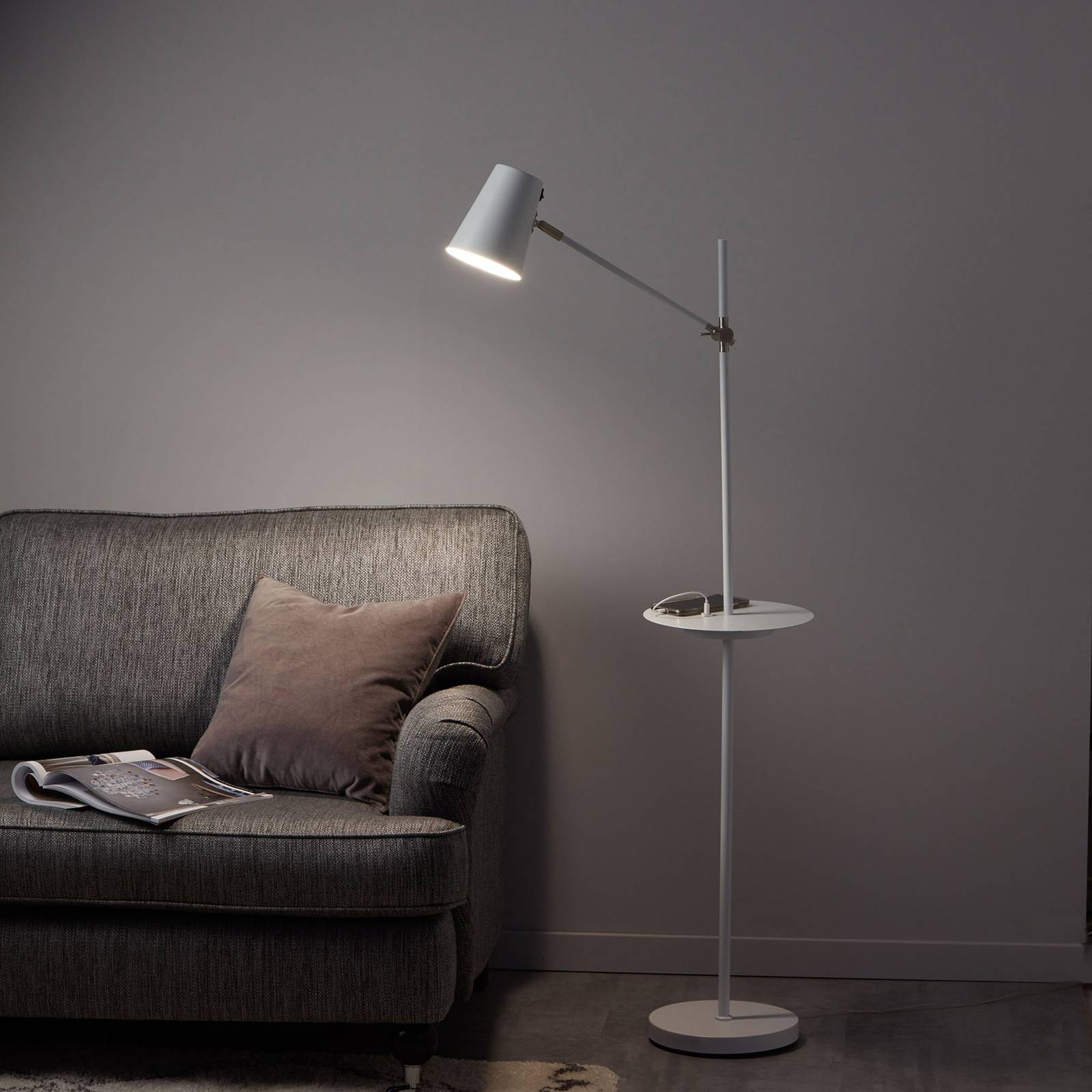Lampadaire Markslöjd Linear blanc avec chargeur USB pour éclairage d’appoint