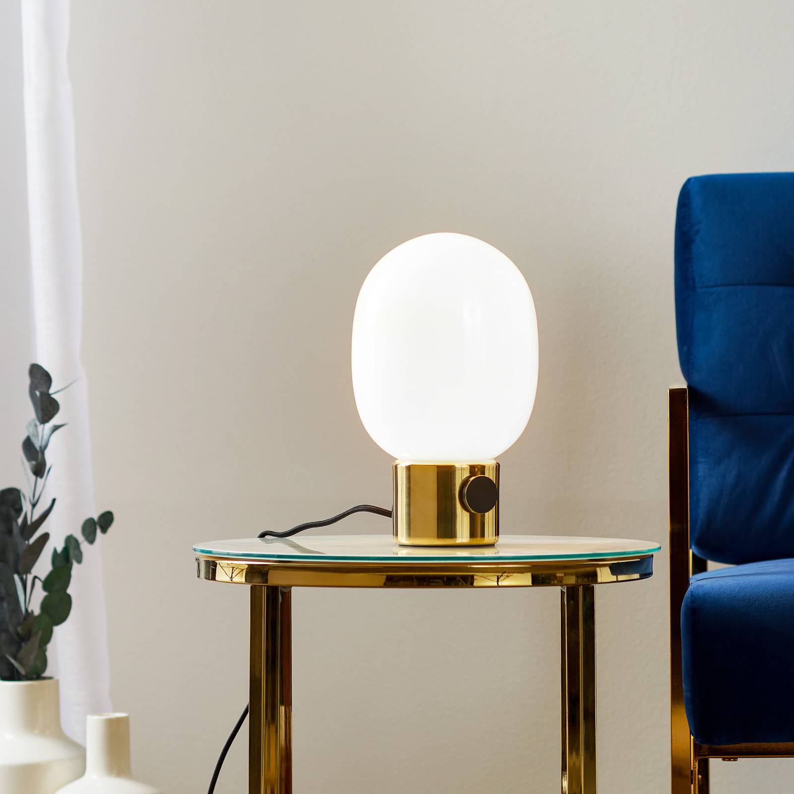 Lampe à poser Audo JWDA en laiton avec abat-jour arrondi en verre opale