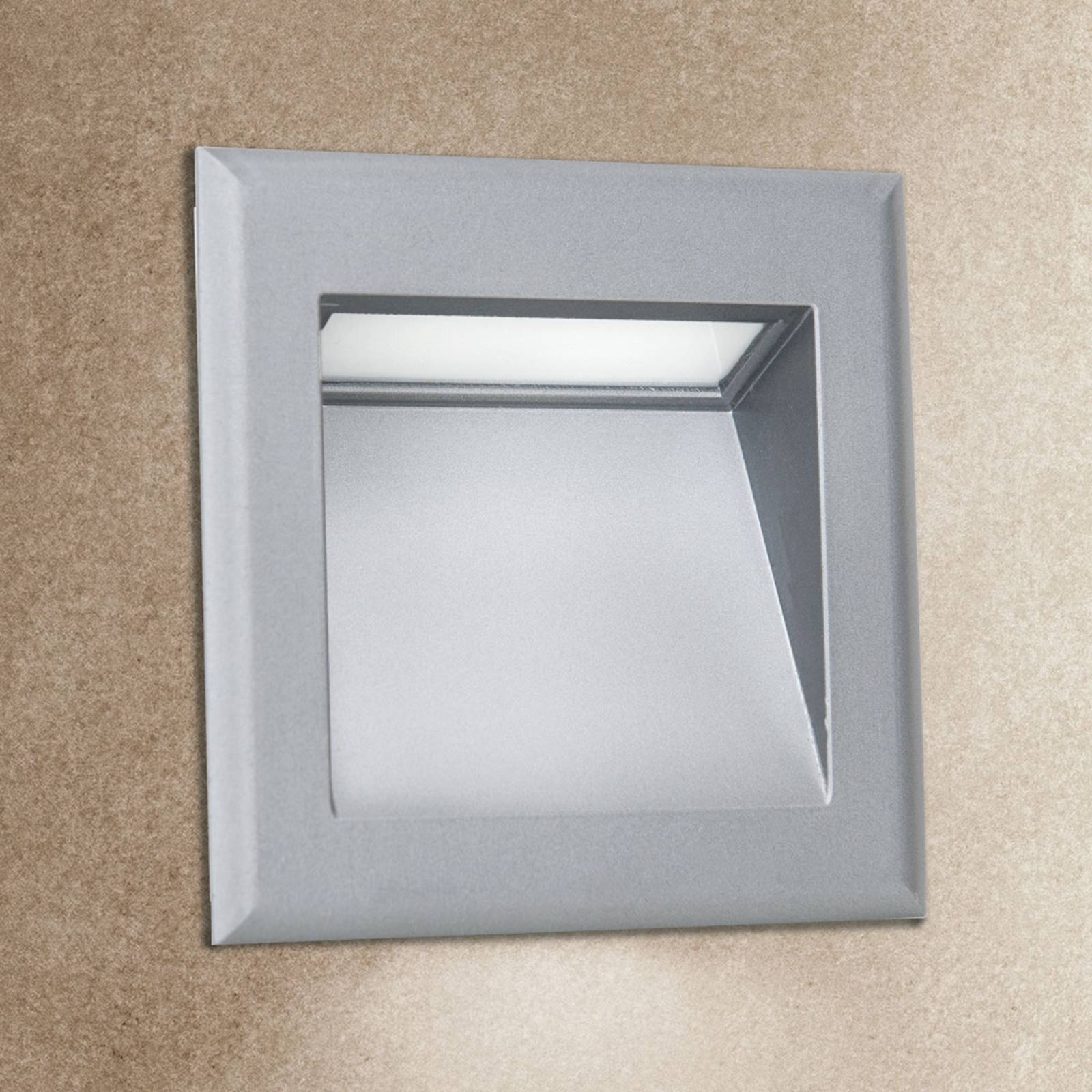 Applique encastrable LED Stairs en aluminium éclairant le sol d’un escalier — vue 2