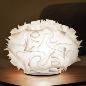 Lampe à poser Slamp Veli blanche avec abat-jour sculptural plissé