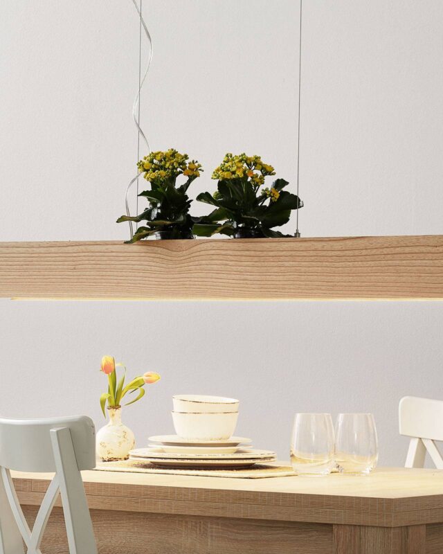 Suspension LED Ash en bois clair avec abat-jour rectangulaire ouvert