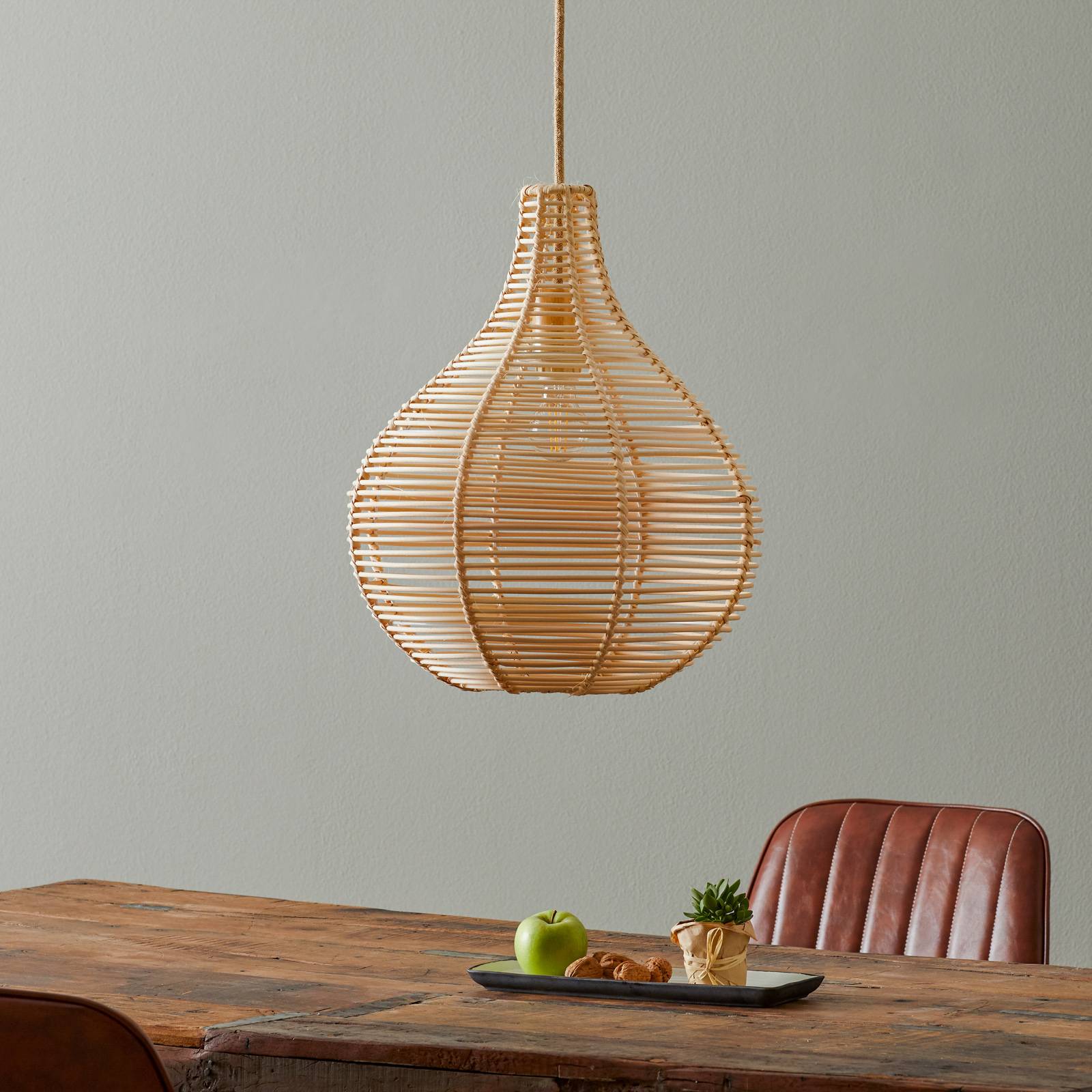 Suspension Viokef Bolita en rotin tressé, silhouette en goutte de 42 cm — vue 2